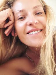 Life moves pretty fast. If you don't stop & look around once in a while,  you could miss it ❤️ Wake up, wake up, wake up ☀️🥳 Have a beautiful day,  Bugs!!