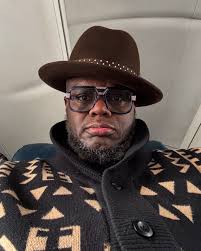 Off to Vermont for the Burlington Discover Jazz Fest. line up announcement!  But also…✌🏾 @berniesanders #burlingtonjazzfest