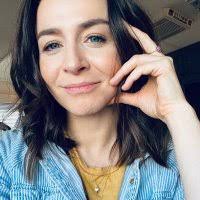 Bonnie Weigel's Instagram, Twitter & Facebook