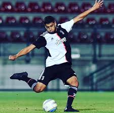 Hamza rafia, né le 22 avril 1999 à kallat senan (tunisie) est un milieu de terrain ayant été formé à lyon puis transféré à la juventus en été 2019.instagram. Top Neue Schaub Ue Hne Hamza Rafia
