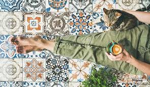 Anda juga bida memanfaatkan material lain untuk mempercantiknya, misalnya dengan keramik dinding. 7 Motif Keramik Teras Untuk Tampilan Mewah Hingga Elegan