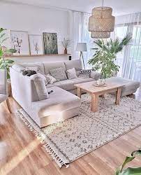 L' arredamento della casa, in questo ultimo secolo, è variato di molto.le case attuali impongono un determinato stile di vita come il mangiare nella sala da pranzo, il dormire in camera da letto e lo svagarsi nel soggiorno.oggi la casa viene intesa anche come luogo di lavoro ed ecco perché sono nati molti loft , ampi spazi dove vivere e lavorare allo stesso tempo. 900 Idee Su Arredamento Moderno Nel 2021 Arredamento Arredamento Moderno Arredamento D Interni