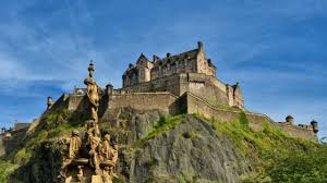 Impresionante fortaleza con vistas a la ciudad de edimburgo, este castillo servía tanto de barracas militares como de prisión, hospedando a algunos de los. De Visita En El Castillo De Edimburgo