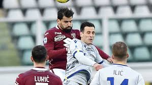 Federico dimarco (verona) remate con la izquierda desde el centro del área por el lado derecho de la portería. Hellas Verona Crotone Le Probabili Formazioni