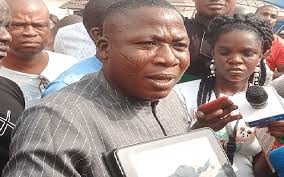 Sunday igboho chained like an animal in. Breaking Dss Operatives Finally Arrest Sunday Igboho Gurumaraji