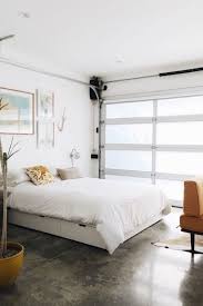 Voici Quelques Idees Inspirantes Pour Transformer Votre Garage En Chambre Ou En Suite Parenta Transformer Un Garage Chambre Parentale Dans Garage Porte Garage