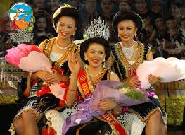 Mempromosi produk pelancongan di sabah serta ketibaan disambut oleh yb datuk jafry haji ariffin, menteri pelancongan, kebudayaan dan alam sekitar sabah (kepkas) #mymotac. Congratulations To The New Harvest Festival Queen Unduk Ngadau 2012 From Left 1st Runner Up Fenny Doimis Gihiban Kota Harvest Festival Sabah Festival