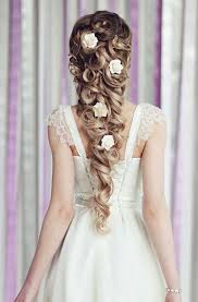 Să alegeți o coafură potrivită, elegantă și modernă pentru crearea imaginii deosebite de mireasă, vă ajută galeria noastră de top 30 coafuri de mireasa pentru părul lung. Coafuri Mirese Pentru Par Lung 2014 Bewoman Ro