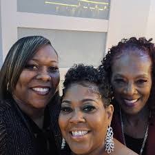 Earline Wallace's Instagram, Twitter & Facebook