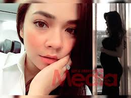 Nora was born on 7 march 1982 to parents of arab and burmese descent. Baby Bump Nora Danish Curi Tumpuan Netizen Media Hiburan
