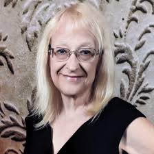 Who is the blonde from GGs?