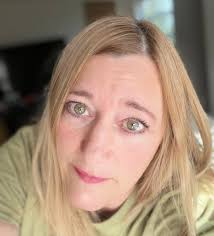 eyes change color when sick