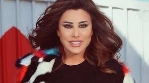 ولدت في قضاء زحلة لعائلة مارونية. ÙƒÙ„ÙŠØ¨ Ù…Ø¹Ø°ÙˆØ± Ù‚Ù„Ø¨ÙŠ ÙŠØ¶Ø¹ Ù†Ø¬ÙˆÙ‰ ÙƒØ±Ù… ÙÙŠ Ø§Ù„ØµØ¯Ø§Ø±Ø© Ù…Ø¬Ù„Ø© Ø§Ù„Ø¬ÙˆÙ‡Ø±Ø©