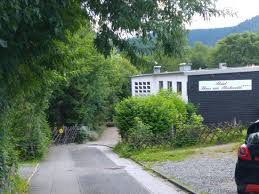 Featured amenities include complimentary newspapers in the lobby, luggage storage, and atm/banking services. Direkt Vor Dem Hotel Eingang Und Weiter Oben Befinden Sich Einige Parkplatze Picture Of Hotel Haus Am Hochwald Hahnenklee Bockswiese Tripadvisor