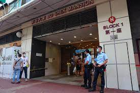 本文講述的是位於沙咀道的寶石大廈巴士站。關於位於寶石大廈旁的專綫小巴總站，詳見「荃灣 (鹹田街) 總站」。 寶石大廈（bo shek mansion）巴士站，位於新界荃灣區荃灣市中心沙咀道328號寶石大廈及眾安大廈之間，介於鹹田街與聯仁街／關門口街路口之間，近仁濟醫院，乃一對設於東、西行綫的. Ggvdxkhyussmgm