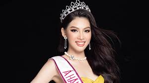 Miss grand international 2020 will be crowned on saturday, march 27th, during a live broadcast event on grandtv. National Costumes Unveiled Ahead Of Miss Grand International Vietnam Tienphong News