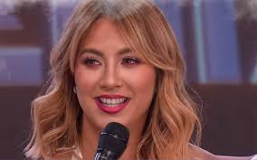La actriz y bailarina decidió realizarse un rotundo cambio de look y le pidió ayuda a su novio. De Que Signo Es Flor Vigna La Favorita De La Academia Diario 24