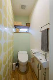 大胆なドットのアクセントクロスを 淡いグリーンのサブアクセントがよりひき立てます ルポハウス 設計士とつくる家 注文住宅 デザインハウス 自由設計 マイホーム 家づくり 施工事例 滋賀 おしゃれ トイレ アクセントクロス 水玉 トイレ おしゃれ