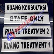 Adapun menteri yang mendapat tanda jasa, pernah bertugas di atas 2 tahun. Dezgin Tanda Nama Pintu Pejabat
