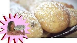 Incorporatevi due tuorli, ottenendo un composto liscio ed omogeneo. Frittelle Di Ricotta Al Forno Le Ricette Di Alice Youtube