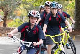 Nastya tidak tahu caranya naik sepeda roda dua. Kini Belajar Naik Sepeda Masuk Kurikulum Sd Di Canberra Republika Online