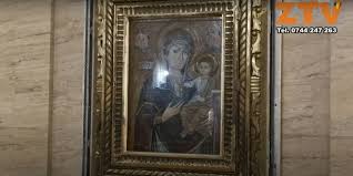 Mii de pelerini se adună la această mănăstire aflată în mijlocul unor dealuri împădurite din ardeal, în ziua adormirii maicii domnului, atât din țară,. Icoana Facatoare De Minuni La Manastirea Nicula Ztv Ro Zalau Tv