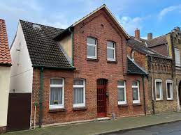 Ob sie letztendlich ein haus kaufen oder bauen, hängt auch von ihrem geldbeutel ab, ein einfamilienhaus in sarstedt belegt im preis immer noch den ersten platz, gefolgt vom reihenhaus und der doppelhaushälfte. Sarstedt Haus Fur Handwerker Hannoversche Volksbank Immobilien Gmbh