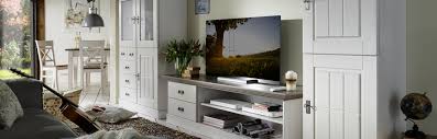 In einem wohnzimmer im landhausstil herrschen die wärme und gemütlichkeit. Wohnzimmer Landhausstil Serie Fjord Skanmobler