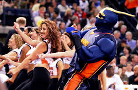 Browse golden state warriors store for the latest warriors tshirts, long sleeves, tank tops and more for men, women, and kids. A New Dubs Mascot Unveiled But Not In Oakland