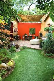 Guia De Jardin Blog De Jardineria Colores Para Las Paredes Del Patio O La Terraza Small Backyard Landscaping Backyard Landscaping Designs Outdoor Patio