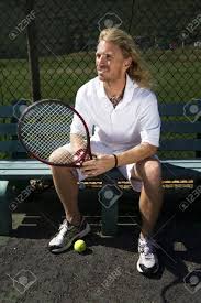 Weitere ideen zu tennisspieler, tennis, sportler. Ein Schoner Blonde Tennis Spieler Verfolgt Das Gericht Von Der Seitenlinie Lizenzfreie Fotos Bilder Und Stock Fotografie Image 12144178