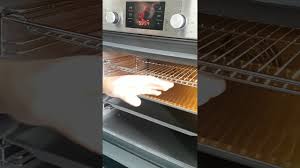Ön kapağında, iki adet cam bulunan fırın kolay temizlenme özelliğine sahiptir. Bosch Ankastre Firin Tanitimi Youtube