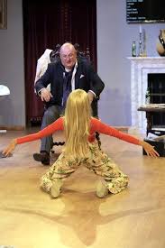 Pe masura ce timpul trece, iar actualul presedinte mentine suspansul privind o eventuala candidatura, cei de la pdl arata ca au si rezerve. Teatrul NaÅ£ional Bucuresti