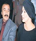 Nejla Nazir Basortusuz Ve Peruksuz Haliyle Objektiflere Poz Verdi Nazir In Son Hali Icin Tiklayin Ucankus