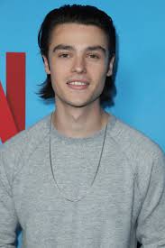 Ginny & Georgia' Cast Net Worths: Actors' Fortunes