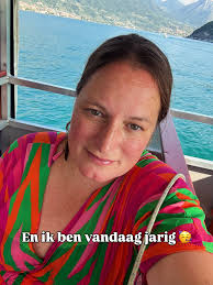 E E R S T E S C H O O L D A G Vandaag is de eerste schooldag in groep 3  voor Bob. In z'n vieze vakantiekleding naar school. Ik