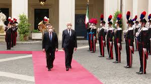 بعد ما قعد 30 سنة في رتبة مساعد Ø§Ù„Ù‡Ø¬Ø±Ø© ØºÙŠØ± Ø§Ù„Ù†Ø¸Ø§Ù…ÙŠØ© Ù…Ø­ÙˆØ± Ù„Ù‚Ø§Ø¡ Ø±Ø¦ÙŠØ³ Ø§Ù„Ø¬Ù…Ù‡ÙˆØ±ÙŠØ© Ù‚ÙŠØ³ Ø³Ø¹ÙŠØ¯ Ø¨Ø±Ø¦ÙŠØ³ Ø§Ù„ÙˆØ²Ø±Ø§Ø¡ Ø§Ù„Ø§ÙŠØ·Ø§Ù„ÙŠ