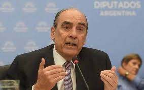 Francos apuntó contra la pareja de Pagano