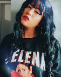 Cassandra Saunders's Instagram, Twitter & Facebook