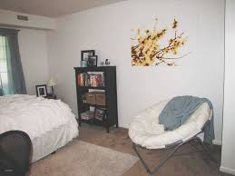 By incorporating color, carefully curated art and furniture arrangements, you since we spend an average of one third of our lives in bed, the bedroom has to be a place we enjoy. Unique Cute Apartment Bedroom Decorating Ideas Style College Kitchens Small Living Rooms Cozy Indie Simple Apppie Org