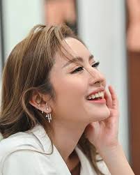 เป็นอดีตนางแบบดัง ที่หลายคนรู้จักกันเป็นอย่างดี สำหรับ จอย ติตัส อดีตนางแบบดังในยุค90 ที่ตอนนี้ผันตัวเป็นแม่ค้าขายข้าวต้ม โจ๊ก เพราะ. Ijnryr4g1wih M
