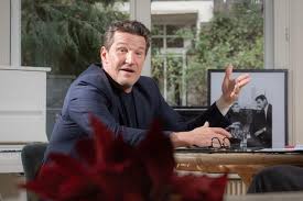 He is the former host of secret story which is a spinoff of loft story that he hosted as well. Benjamin Castaldi Positif Au Covid 19 Malgre Une Vaccination Donne Des Precisions Sur Son Etat De Sante Soirmag