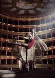 Quando aveva 4 anni, trascorreva molto tempo nel negozio di • per vederla da piccola alle prese con i primi passi di danza, basta andare sul suo profilo instagram: Eleonora Abbagnato Torna Sulle Punte Milanesi E Danza Per Beneficenza La Repubblica