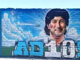 Pachu peña reveló que mario guerci le dio un paseo en moto a una de las integrantes de corte y confección famosos. La Verdad Sobre El Mural A Maradona Parecido A Pachu Pena En San Juan Mendoza Post