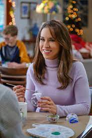 Blake Shelton Produces Christmas Joy In Hallmark S Time For Us To Come Home For Christmas Best Hallmark Christmas Movies Blake Shelton Hallmark Movie
