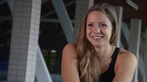 A tehetségét a riói olimpián is nagy sikerrel kamatoztató úszónő többé már nem titkolja, ki szíve választottja. Kapas Boglarka Utban A Barcelonai Uszo Vilagbajnoksagra Digi Sport Tv Reggeli Start Swimsuits Sports