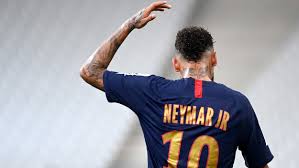 Los jugadores turcos acusan al cuarto árbitro de llamar negro a uno de los integrantes del banquillo. Psg En El Pais