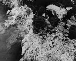 Maison en bord de mer, la villa e 1027 occupe sur la côte du cap martin un site remarquable accessible seulement par un sentier. E 1027 House Data Photos Plans Wikiarquitectura