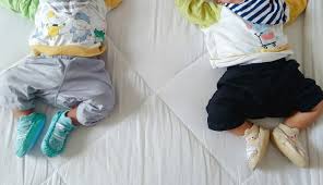 Kehamilan kembar akan meningkatkan berat badan lebih cepat pada trimester pertama. Impian Istikmalia Trik Menyusui Bayi Kembar Saat Travelling Di Musim Pandemi