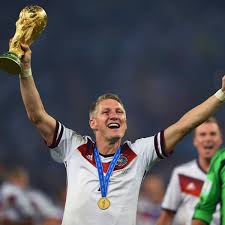 Für shkodran mustafi ist die wm beendet, bei bastian schweinsteiger gibt es entwarnung. Dfb Team Schweinsteiger Spricht Uber Wm 2014 Und Lobt Bundestrainer Low